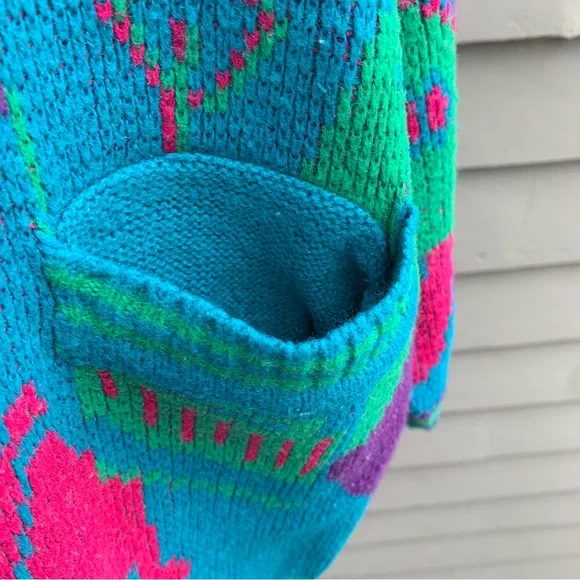 Vintage 80s People Faces Multicolor Kitschy Novelty AOP Sweater - Picture 7 of 16